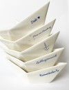 Porzellanschale im Papierschiffchenlook mit blauem maritimen Aufdruck Anker, Heimathafen, Lieblingsmensch, Danke
