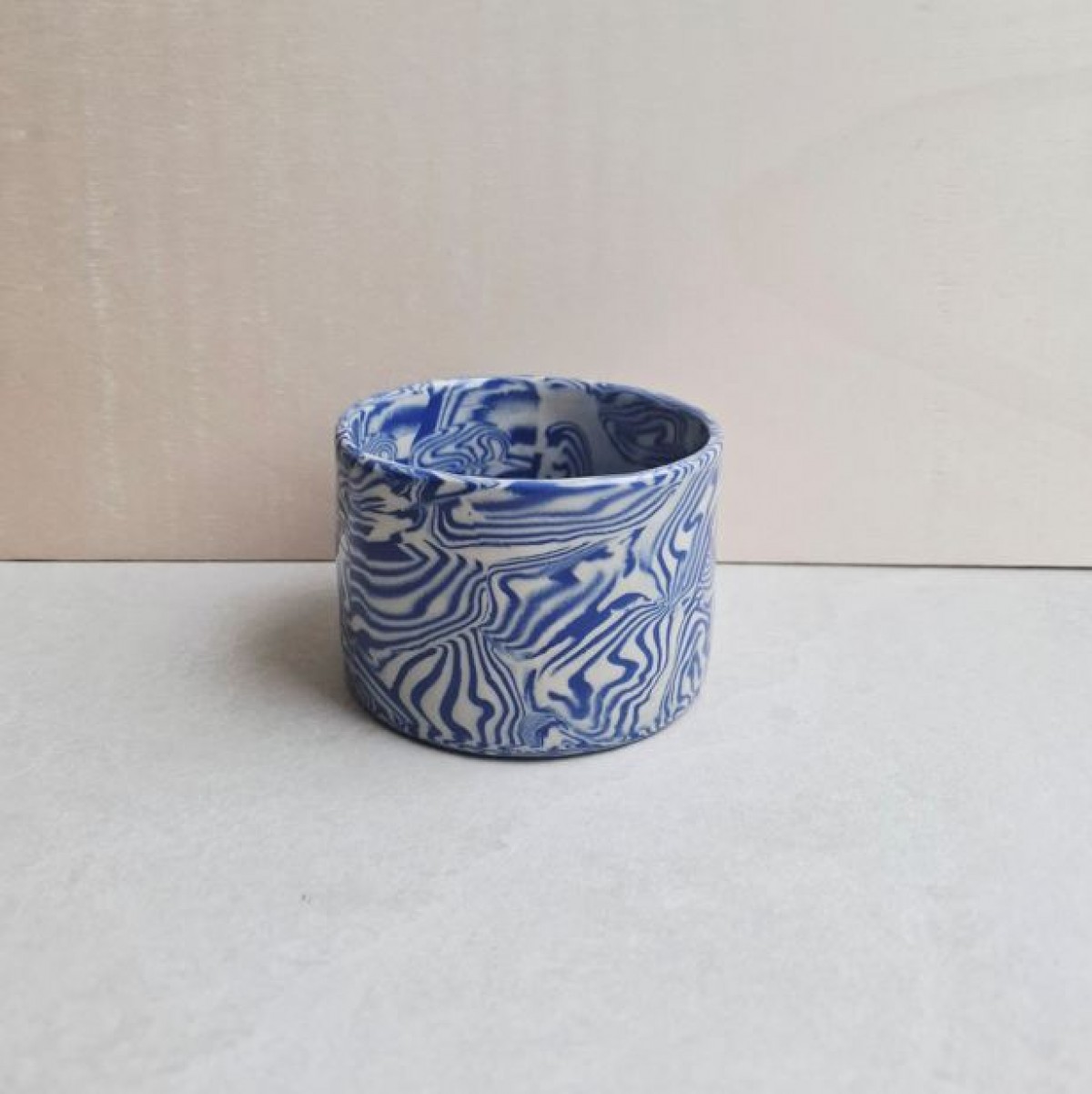 Skelini - Kaffeetasse aus Keramik - blau-cremige Farbkombination
