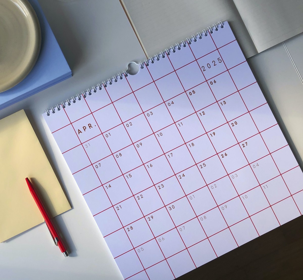 Wandkalender 2027, rotkariert - SANS.