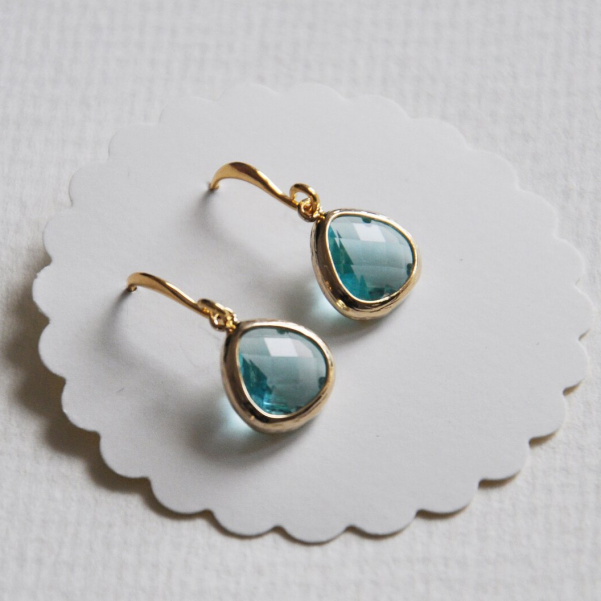 na.hili OHRRINGE teardrop UNIKAT Wassertropfen Wasser blau *Gelbgold* 14 Karat nickelfrei