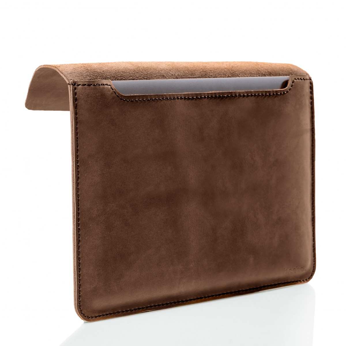 hecho. Hülle aus Pull-Up Leder für MacBook Pro 16“ - Handmade & Fair | „Pablo“