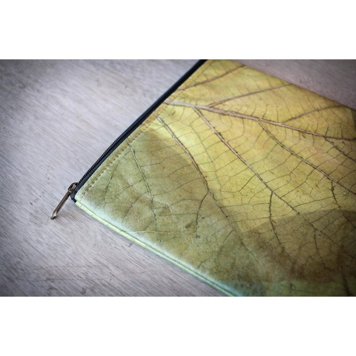 Nachhaltige vegane 15–16 Zoll Laptoptasche aus Blättern, MacBook Hülle – Vegan Leder mit Zipper in grün