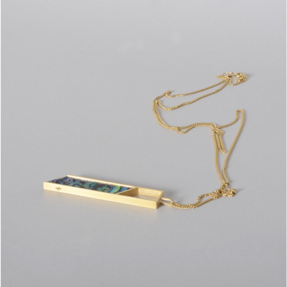 Teresa Gruber Anhänger "Mother of pearl- two"
