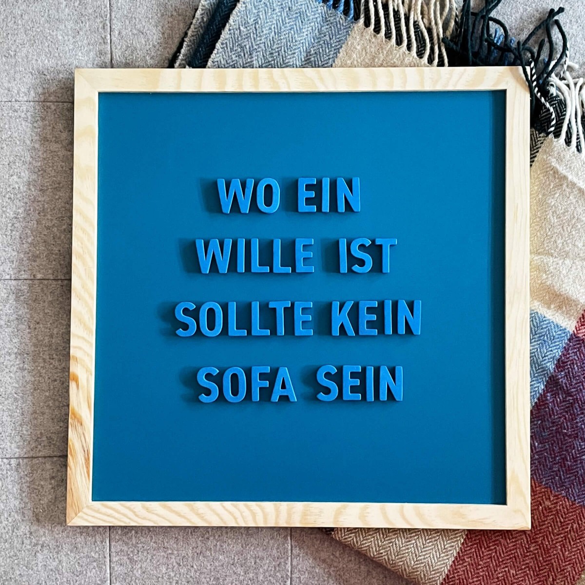 Set mit 200 modernen Magnetbuchstaben, Zahlen & Sonderzeichen. BREMER BLAU | TYPE OH