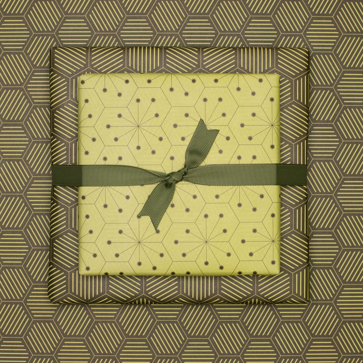 Grünes Geschenkpapier "Fliesen" - 5 Bogen