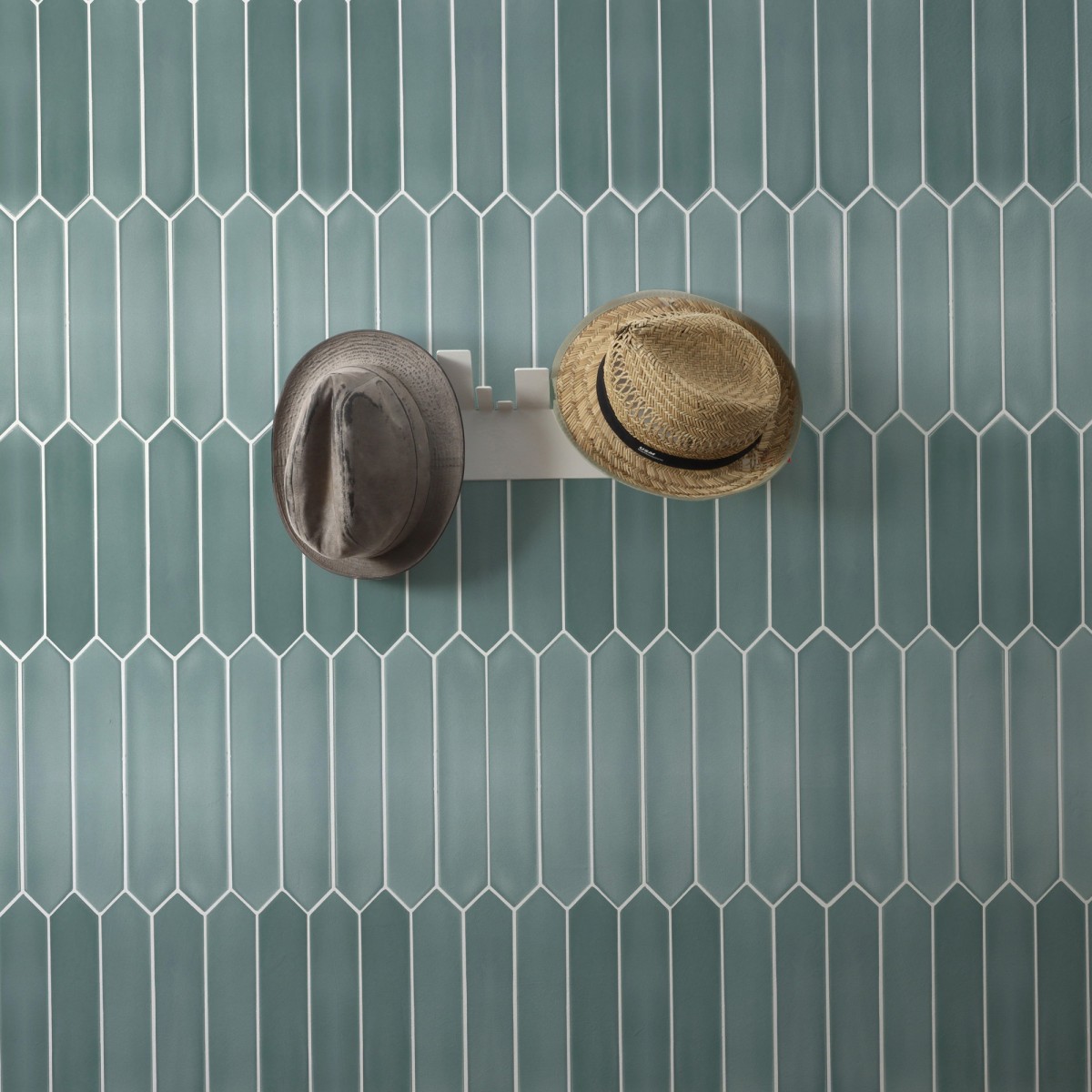 OBE Wandgarderobe in Weiss |  stadtteile