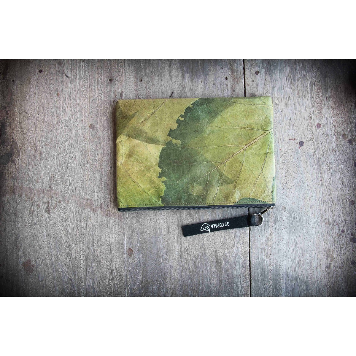 Laptop-Hülle 13" - 14" Zoll aus laminierten Blättern in grün BY COPALA
