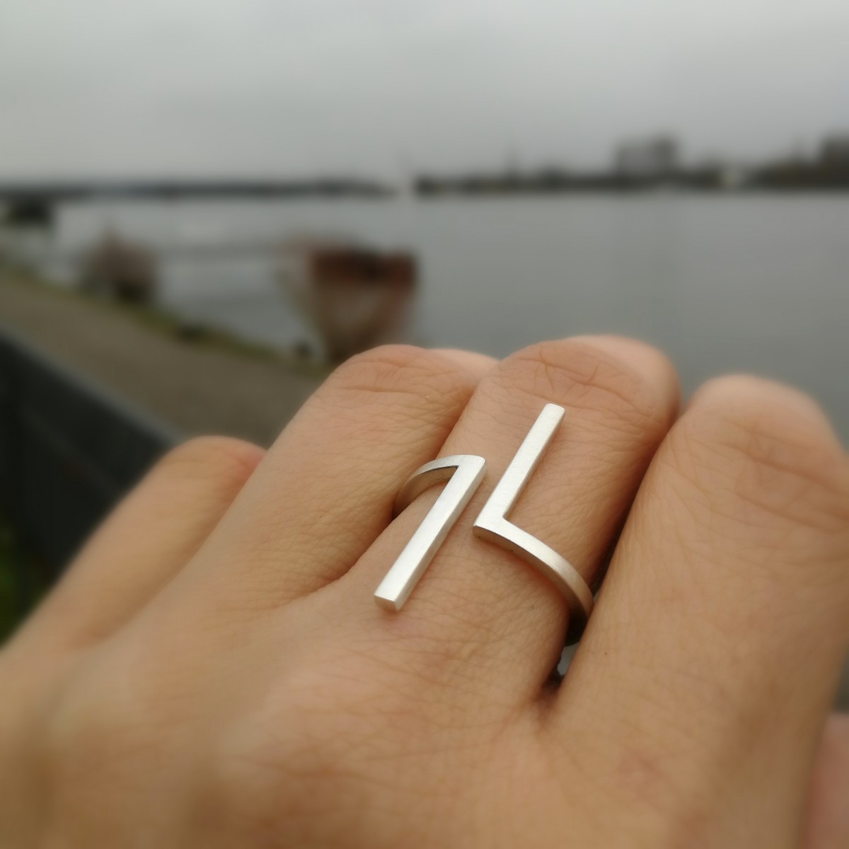 Ring "Verschoben" aus 925/- Silber von DOPPELLUDWIG