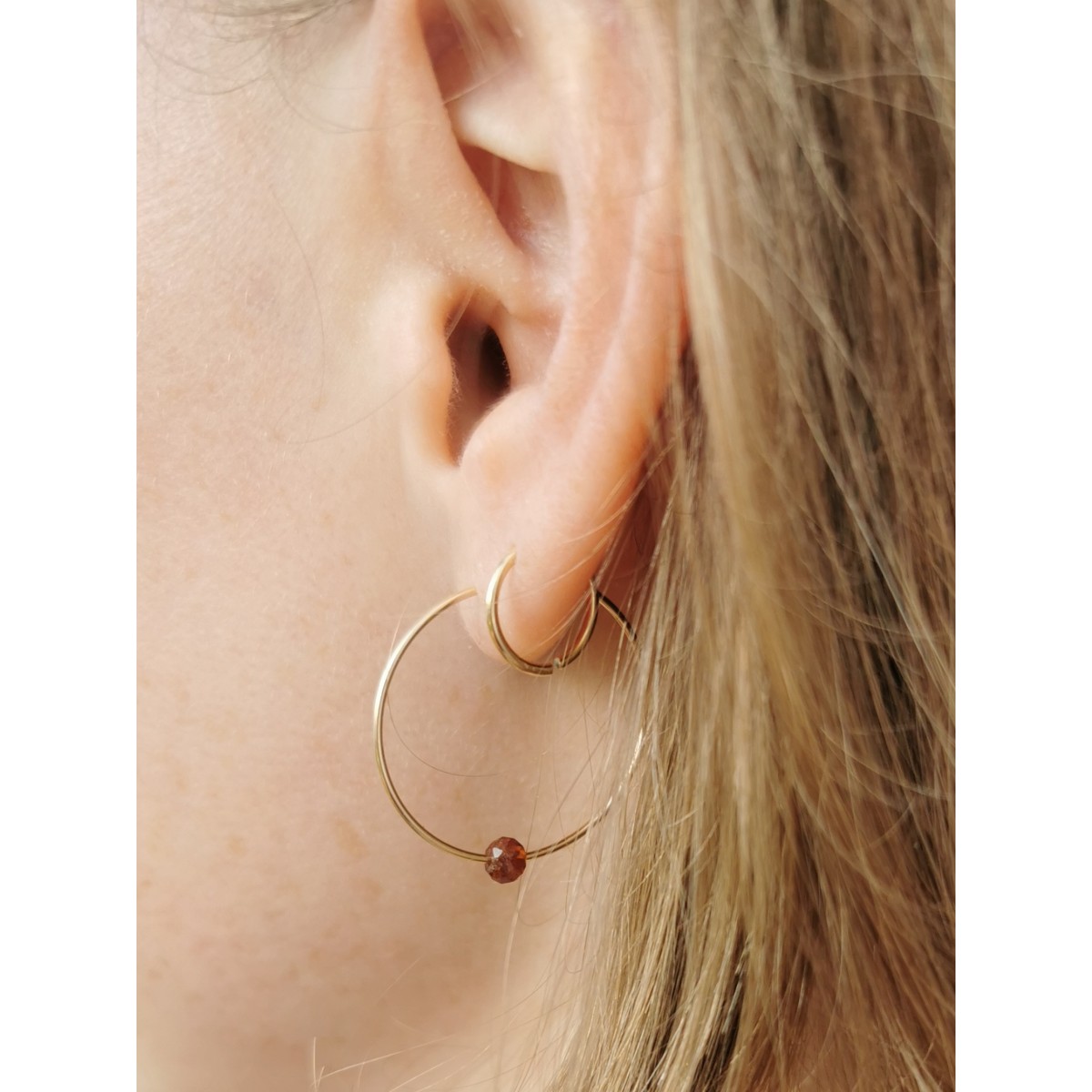 feine Creolen mit rotem Granat - in Sterling Silber und (Rosé) Gold Filled - KIZZU Schmuck