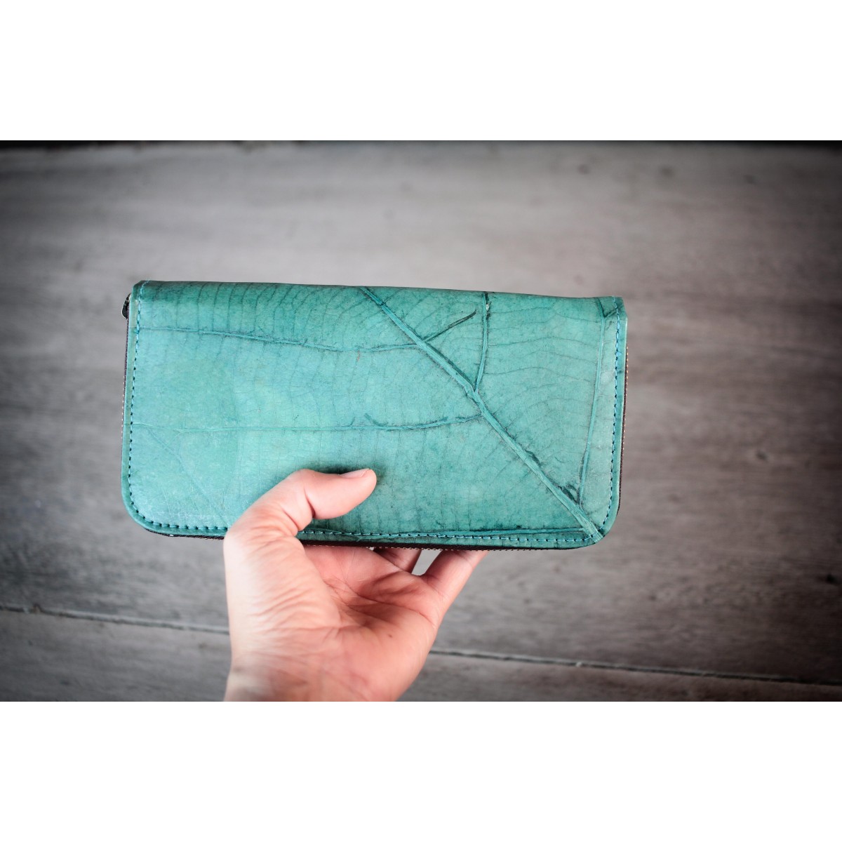 Portemonnaie aus recycelten Blättern / Nachhaltige vegane Brieftasche in türkis BY COPALA
