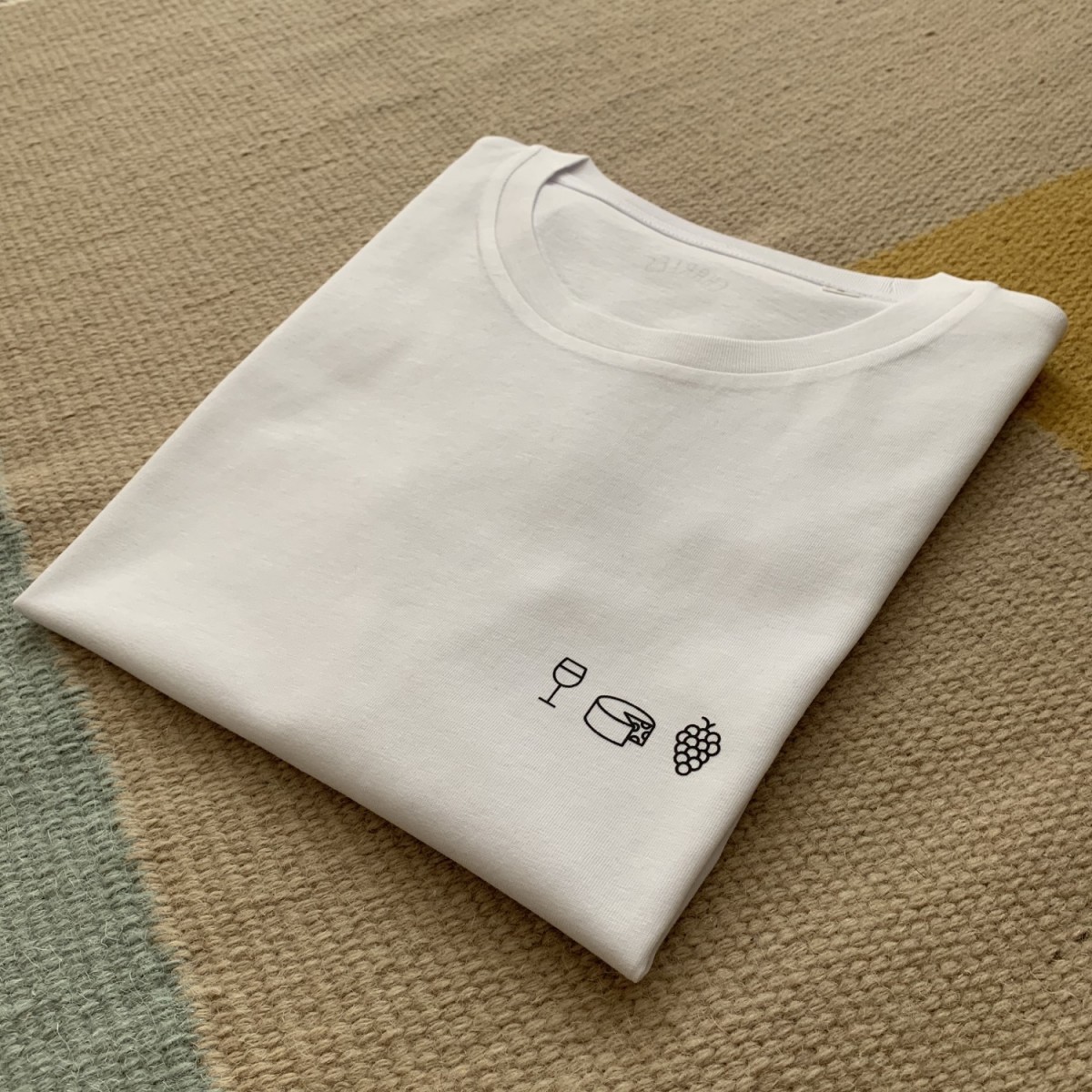 Charles / Shirt Wein, Käse, Trauben / 100% Biobaumwolle / Fair Wear zertifiziert 