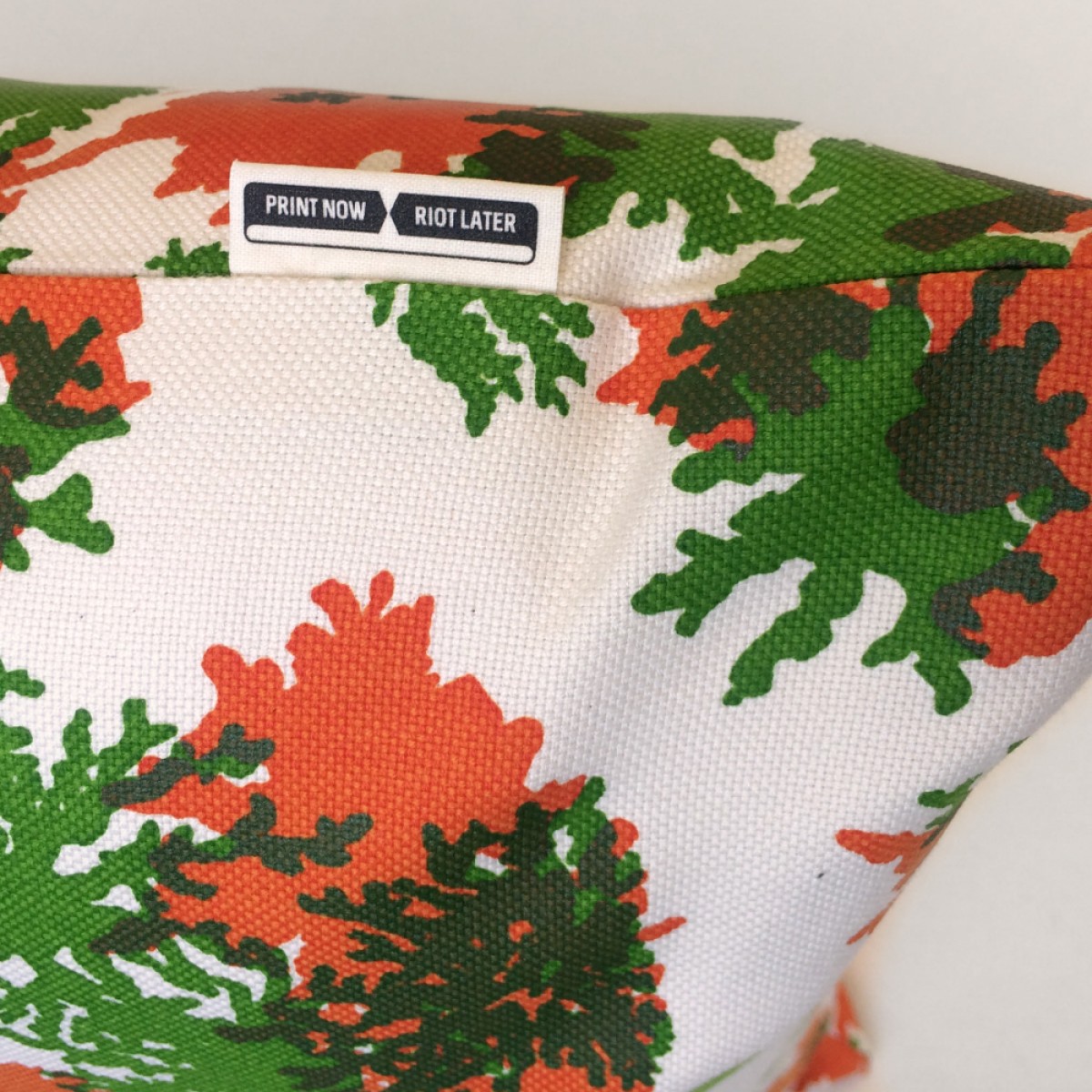 Print now - Riot later ● Kissen Koralle grün/orange, Stoffsiebdruck