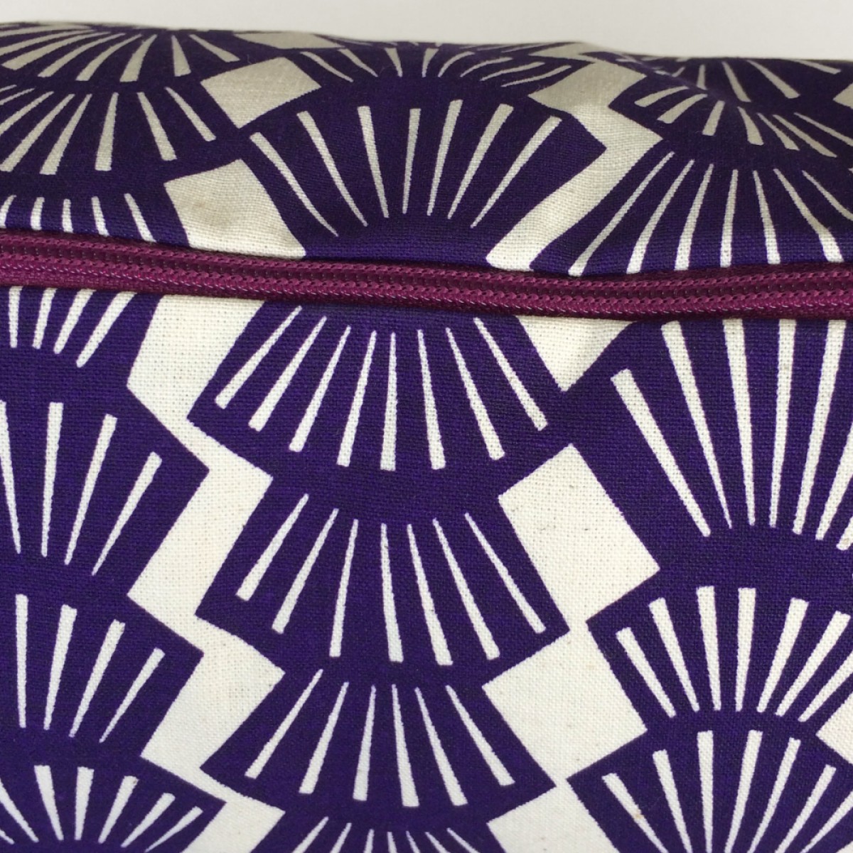 Print now - Riot later ● Kissen Shelly violett, Stoffsiebdruck