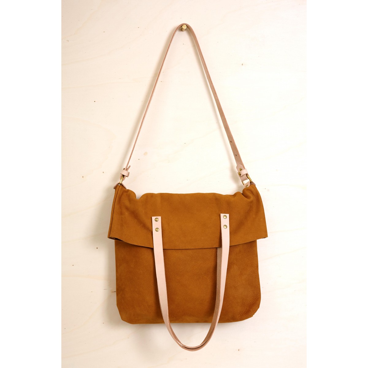 LELLOR "M CROSSBODY COGNAC"
