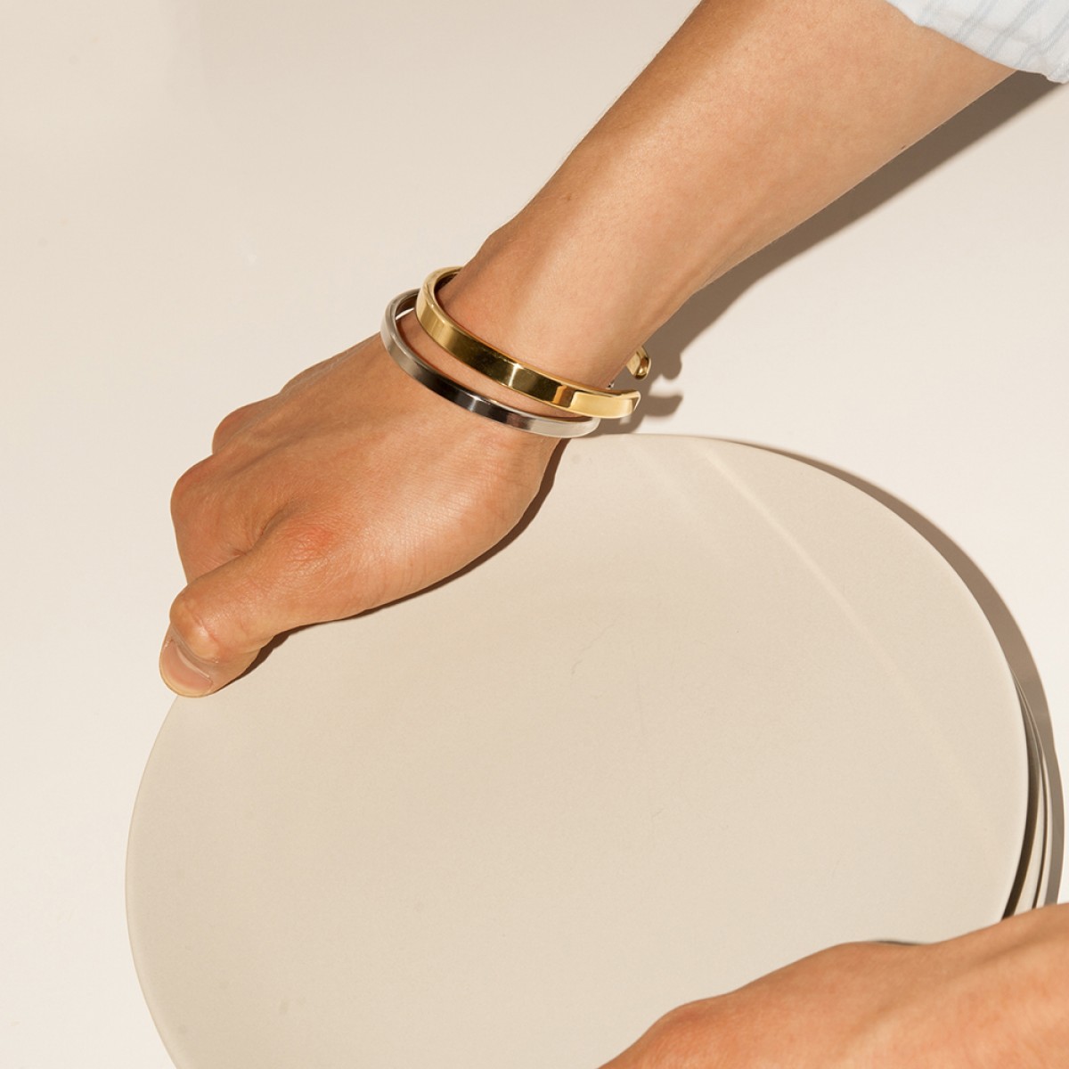 Lois Mathar – Armband Messing, breit, 6 mm