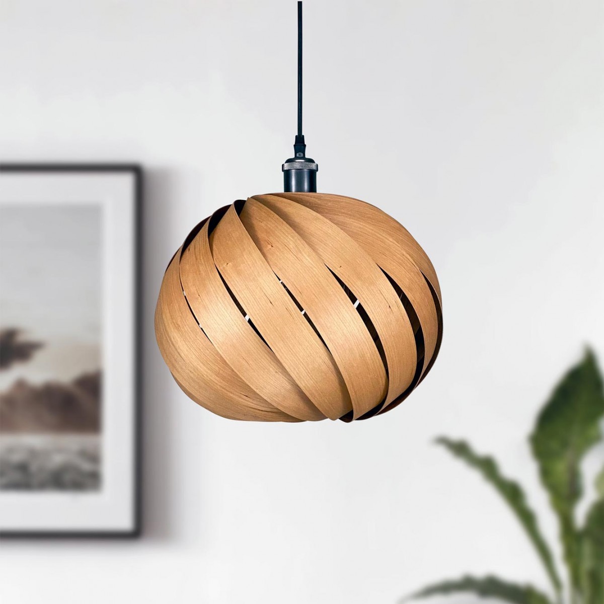 Gofurnit Hängeleuchte 'Mela' aus Kirschbaum Holz. Handgefertigt in Köln.