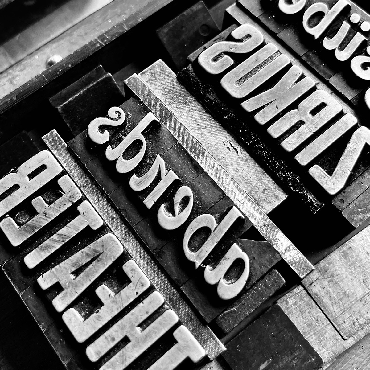 tagsüber Zirkus
abends Theater
Letterpress von papelami