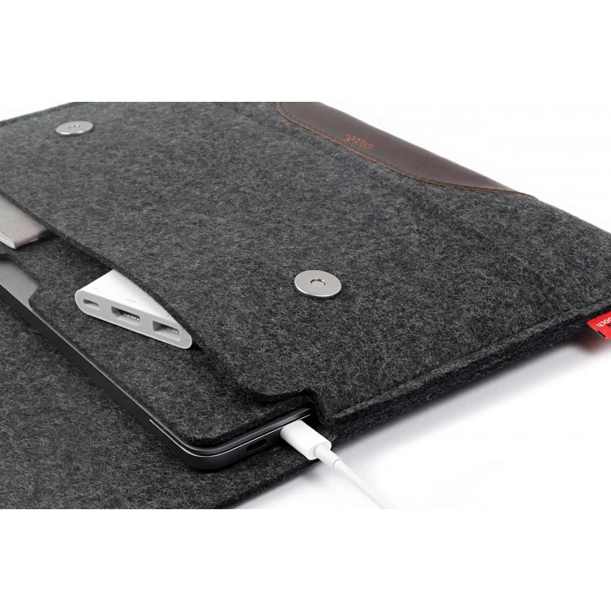 Pack & Smooch - MacBook Pro 13" Sleeve (Touch Bar/Touch ID)