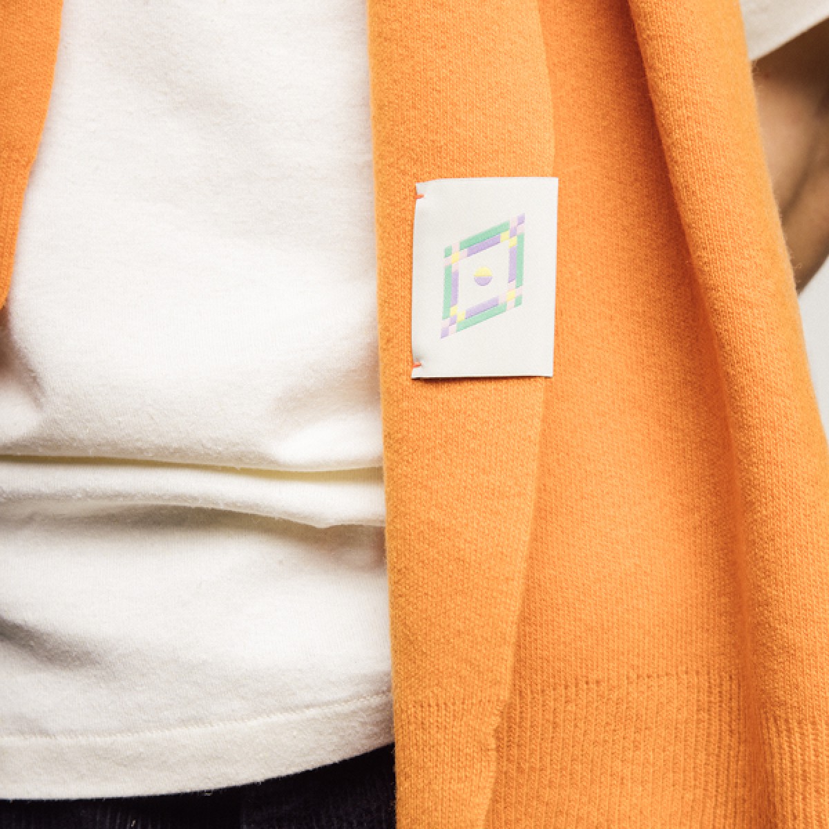 Doing Something Good – Schal Orange – Paradise Security 