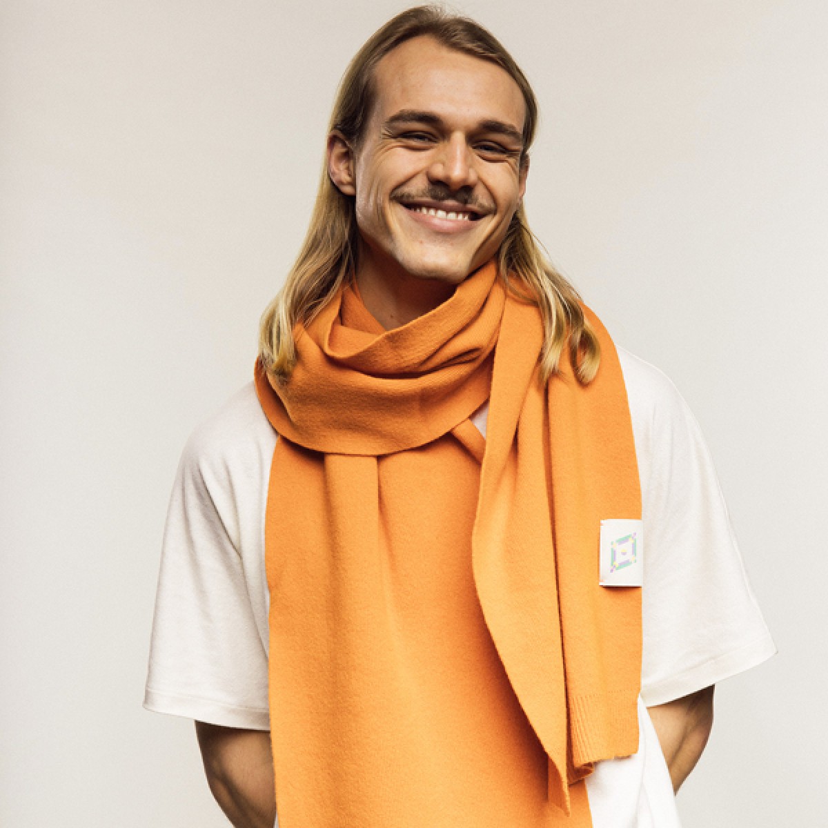 Doing Something Good – Schal Orange – Paradise Security 