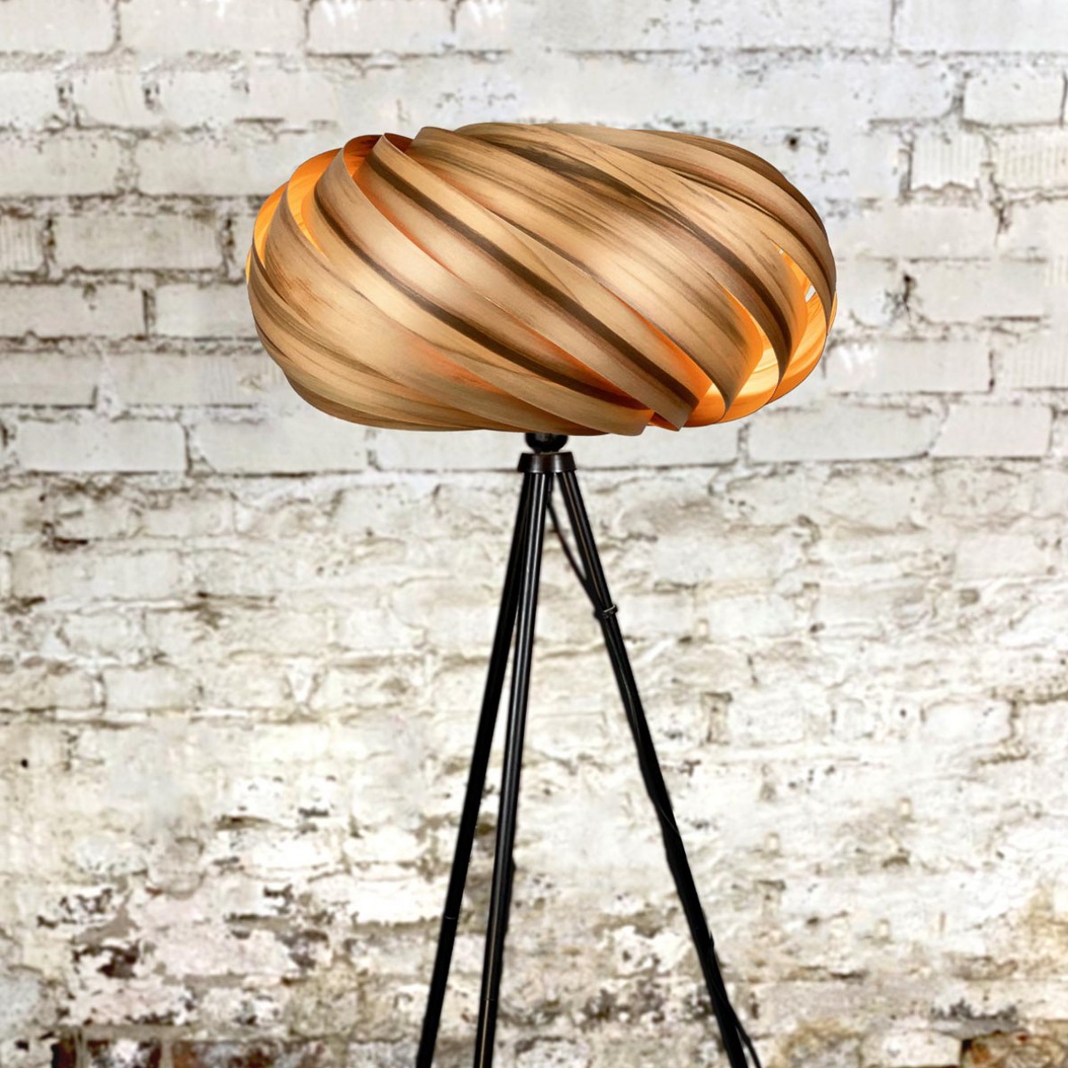 Gofurnit Tripod-Stehleuchte - Kollektion 'Quiescenta' aus Satin-Nussbaum