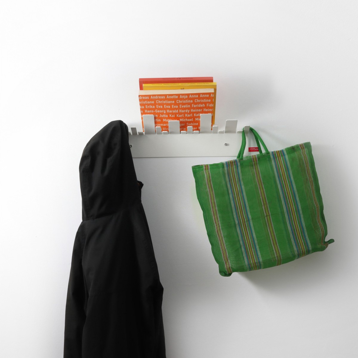 OBE Wandgarderobe in Weiss |  stadtteile