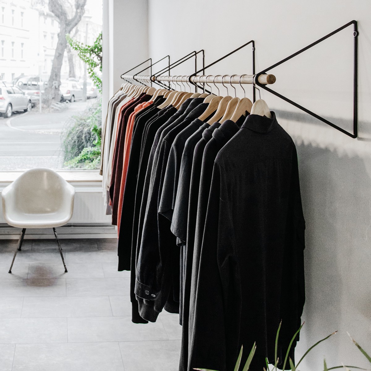 SOLID Garderobe Schwarz | Result Objects 