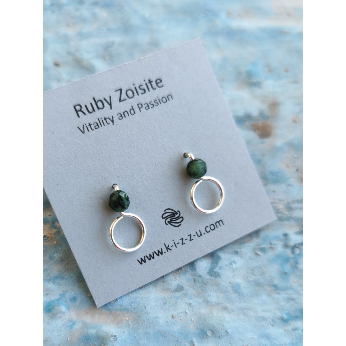 Ruby-Zoisit-Ohrstecker mit Kreis • Sterling Silber / Gold Filled / Roségold • Handmade Minimal Design • Vitalität & Leidenschaft • Weihnachtsgeschenk