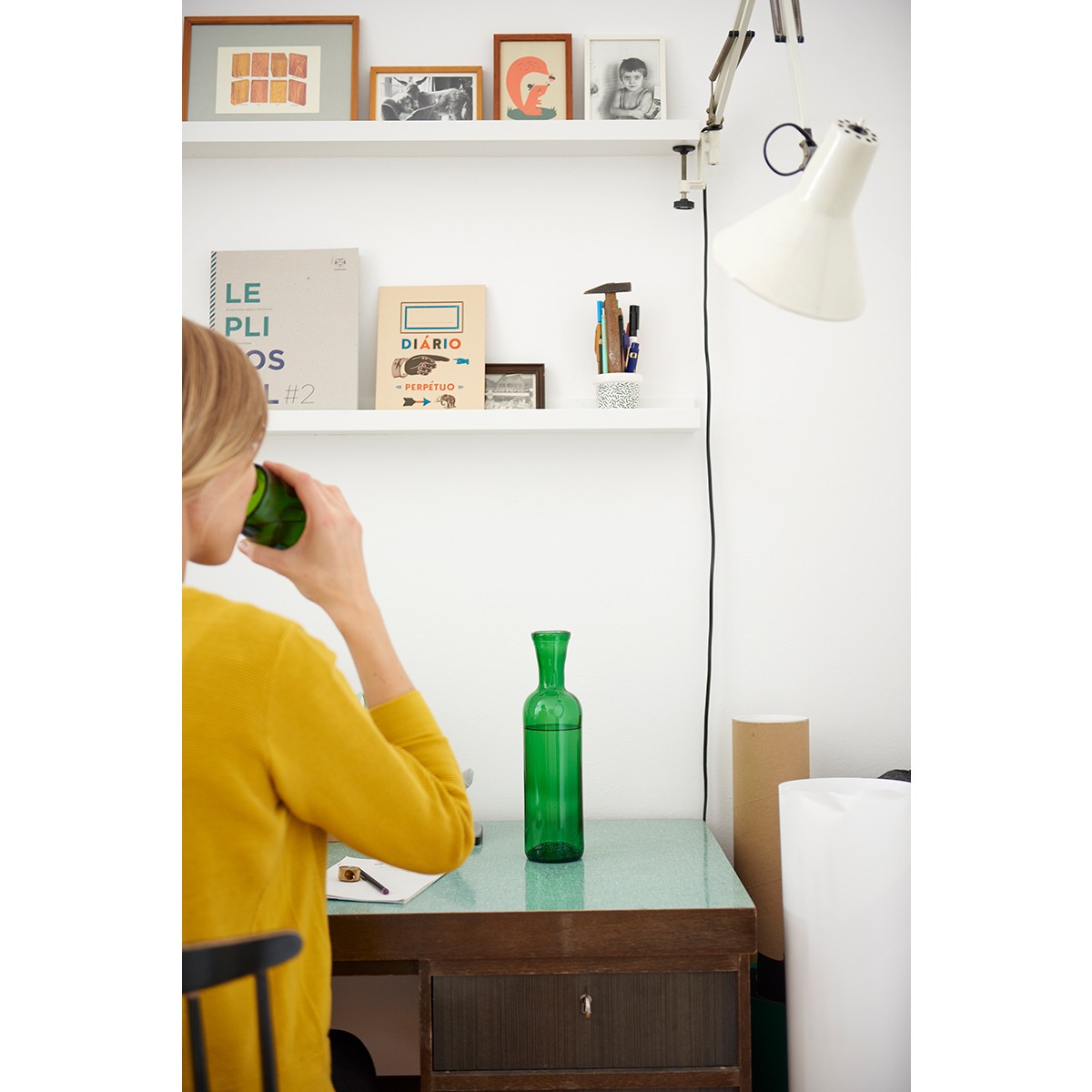 SAMESAME No 04 Karaffe aus Bordeauxflasche mit Trinkbecher