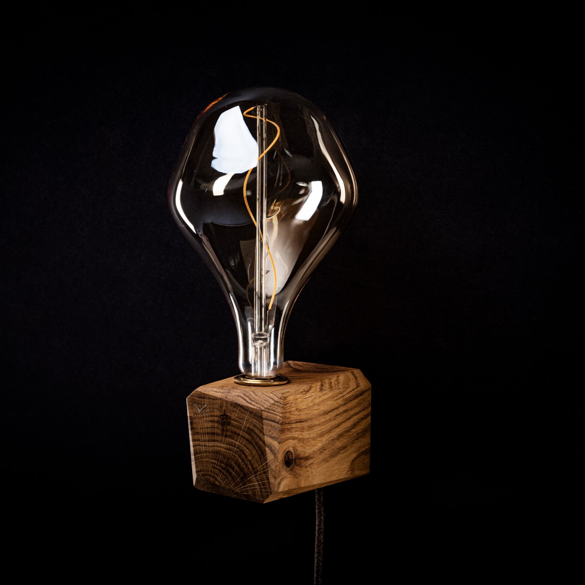 KUBUS | Wandleuchte aus Holz von Verschnitt mit Leuchtmittel VORONOI II von Tala