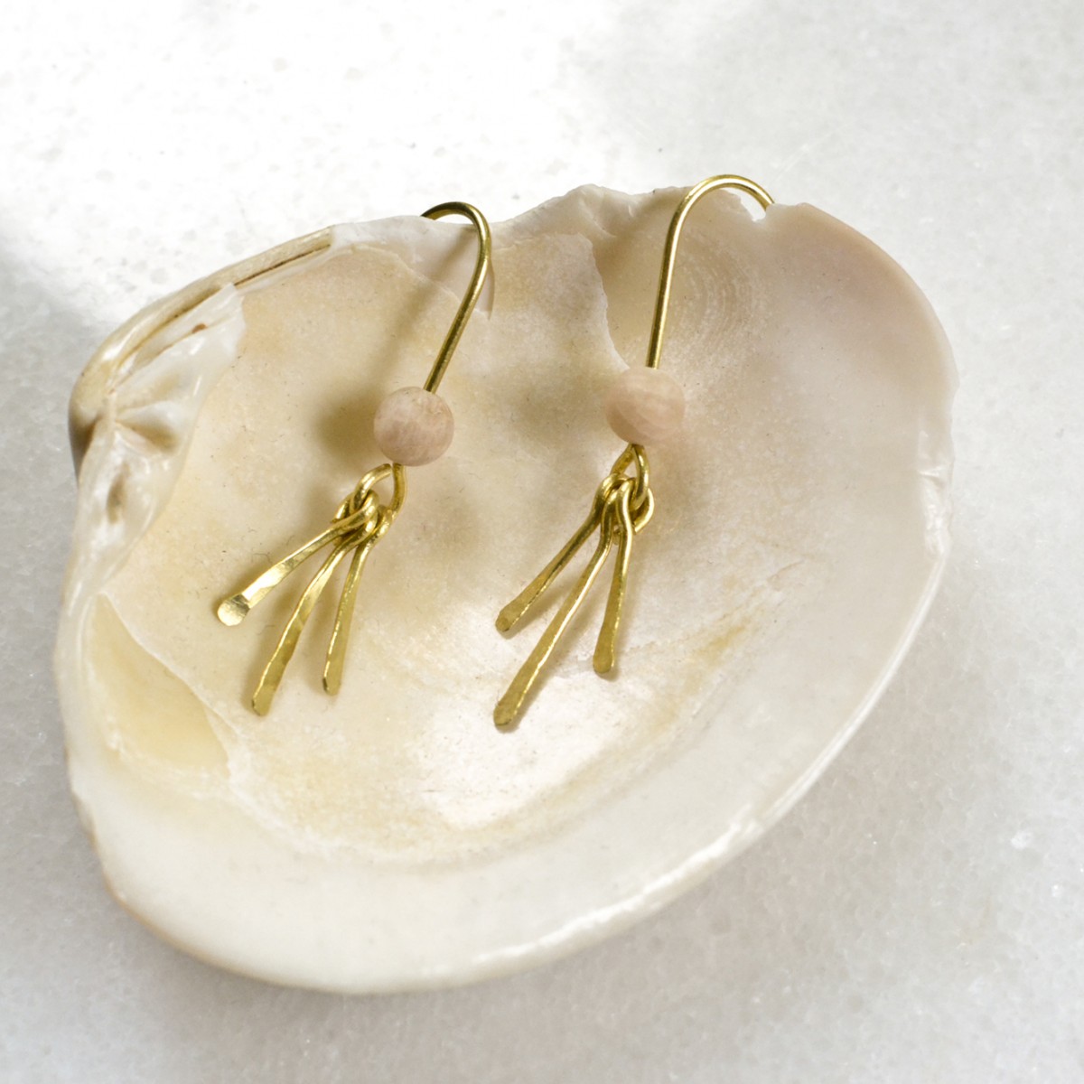 Gudbling // Sunstone Ohrringe mit Messing Fransen