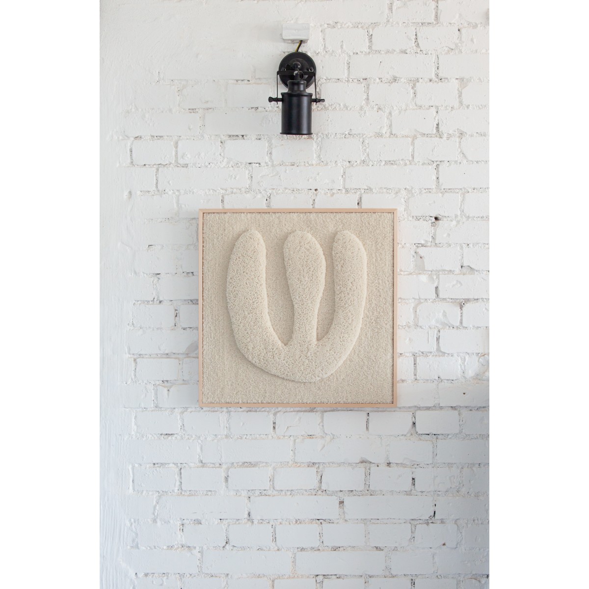 Gerahmter Wandteppich - MONOCHROME SHELL // Rosa Rauscher