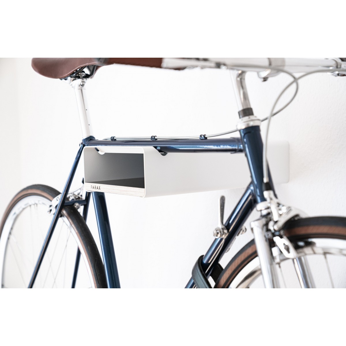 Design Fahrrad-Wandhalterung | PARAX® S-RACK | Weiß mit Holz Schwarz | für Rennrad Hardtail & Cityrad 