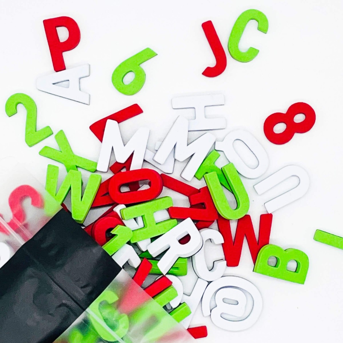Set mit 200 modernen Magnetbuchstaben, Zahlen & Sonderzeichen. BELLA CIAO | TYPE OH