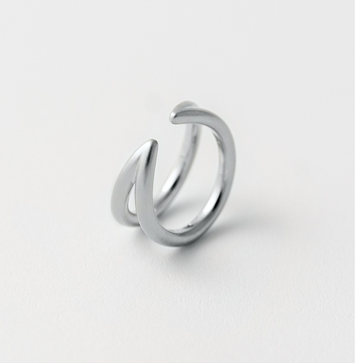 related by objects - lunar earcuff bold - 925 Sterlingsilber - fein versilbert 