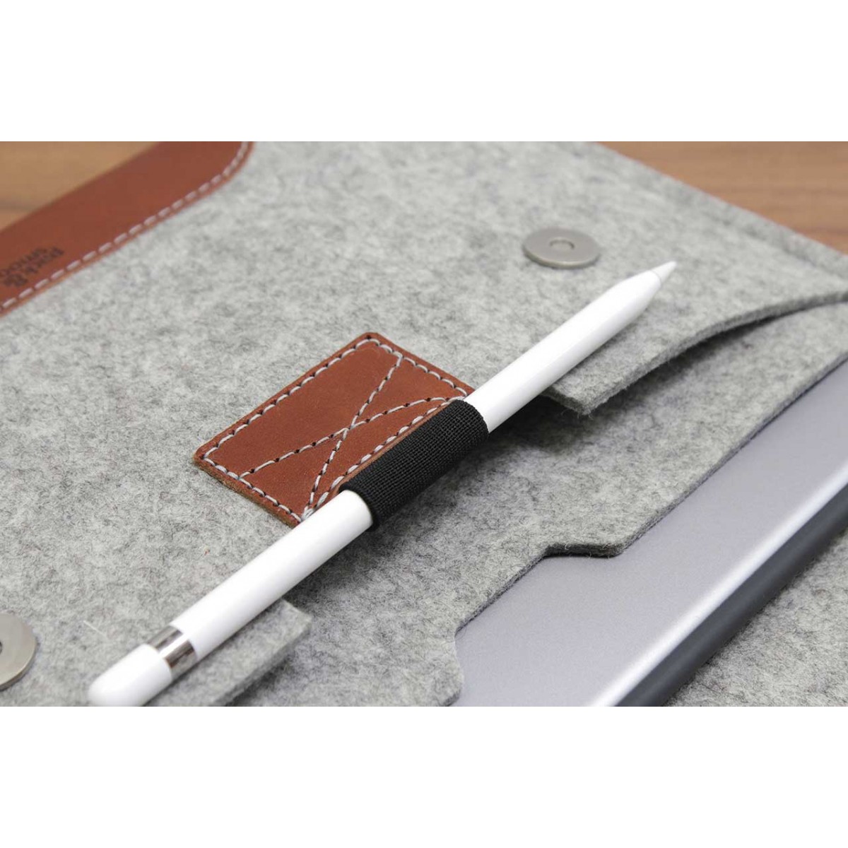 iPad Pro 11" Hülle, Case "Hampshire" 100% Merino Wollfilz, Pflanzlich gegerbtes Leder