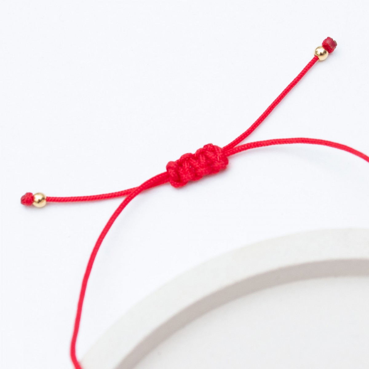 Bow & Hummingbird Weihnachtsarmband Zuckerstange 24K vergoldet „Merry Christmas“ – rotes Makramee Armband, kleines Weihnachtsgeschenk
