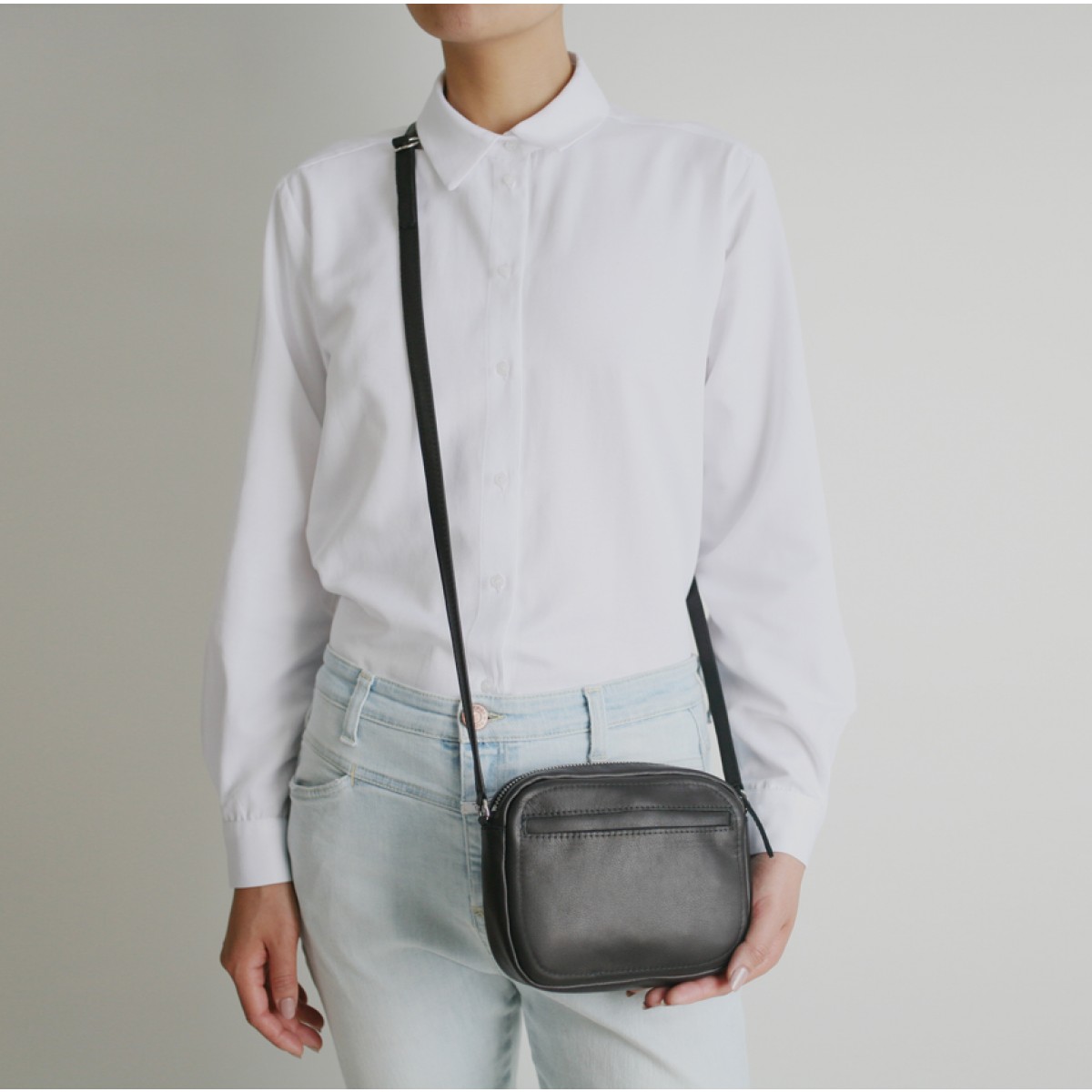 alexbender Kleine Schultertasche "Zip" echt Leder Schwarz / Gold