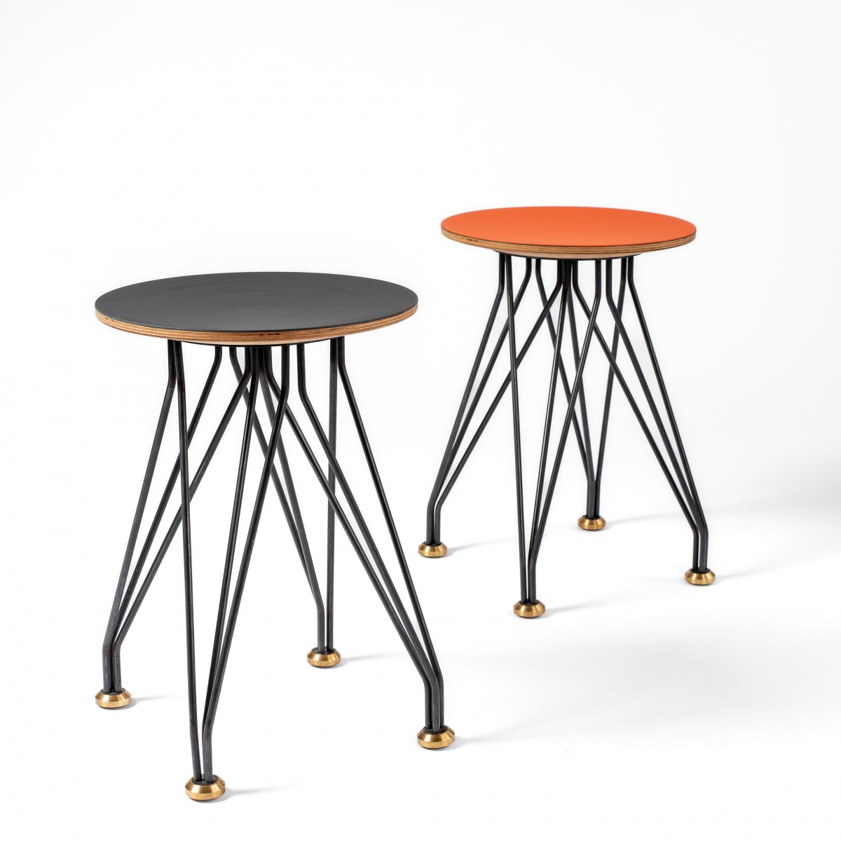 L hoch 2  Hocker 01.02 mit Linoleum orange blast