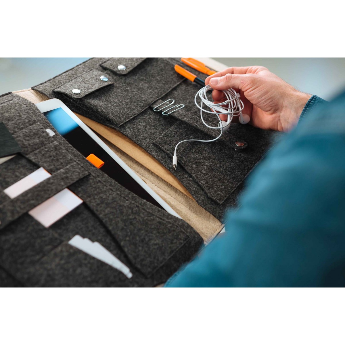 RÅVARE 13" Tablet-Organizer im skandinavischen Stil aus Filz, funktionales A4-Businessetui