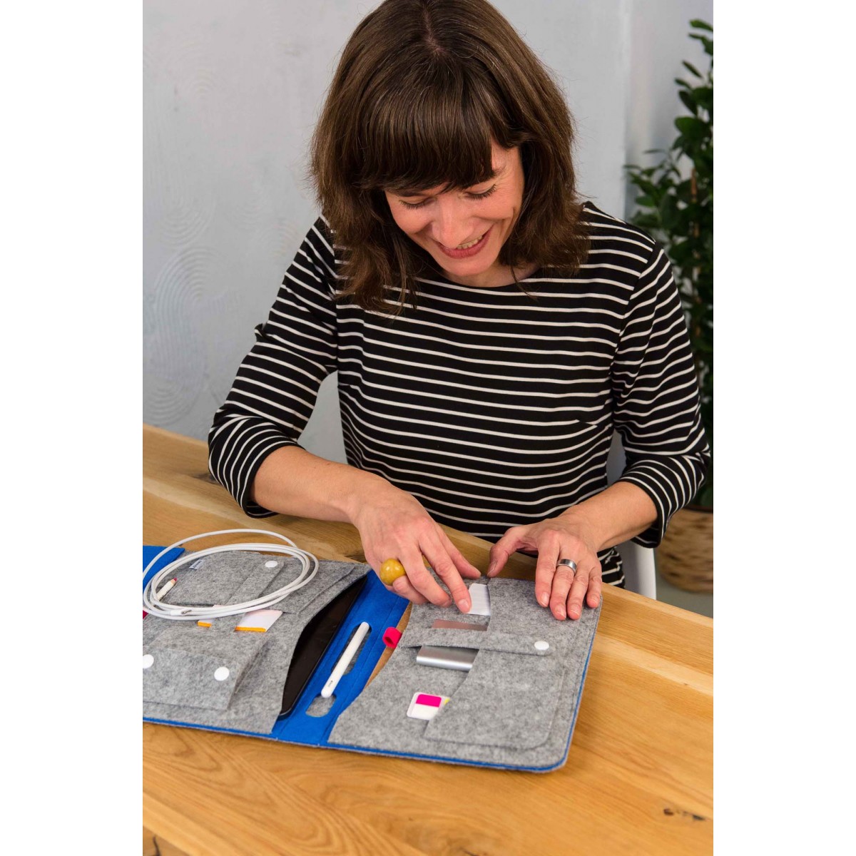 RÅVARE stilvoller Filz-Organizer für Tablets bis 11" und A5-Dokumente, minimalistischer Büroorganizer