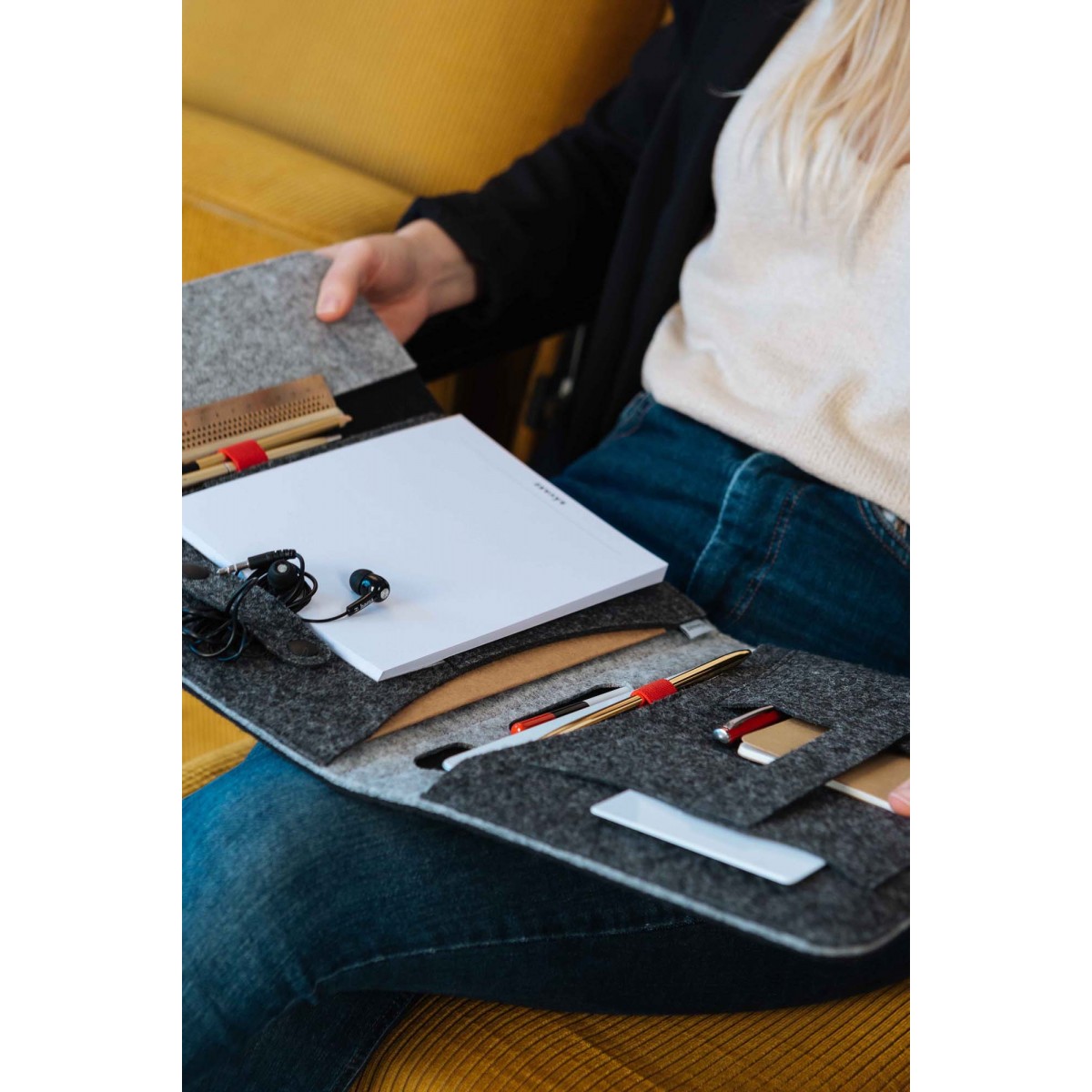RÅVARE 11" Tablet-Organizer im skandinavischen Stil aus Filz, funktionales A5-Businessetui