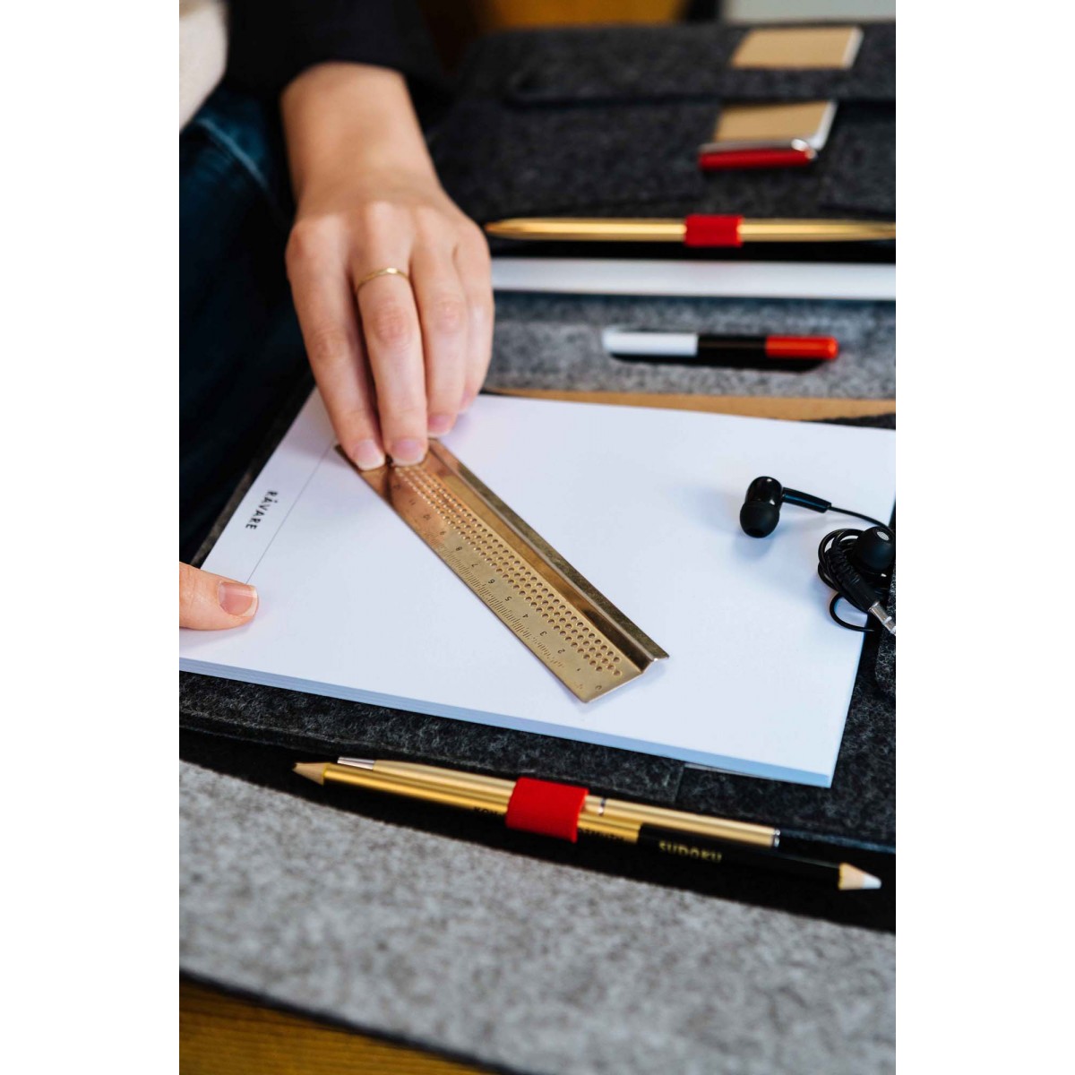 RÅVARE 11" Tablet-Organizer im skandinavischen Stil aus Filz, funktionales A5-Businessetui