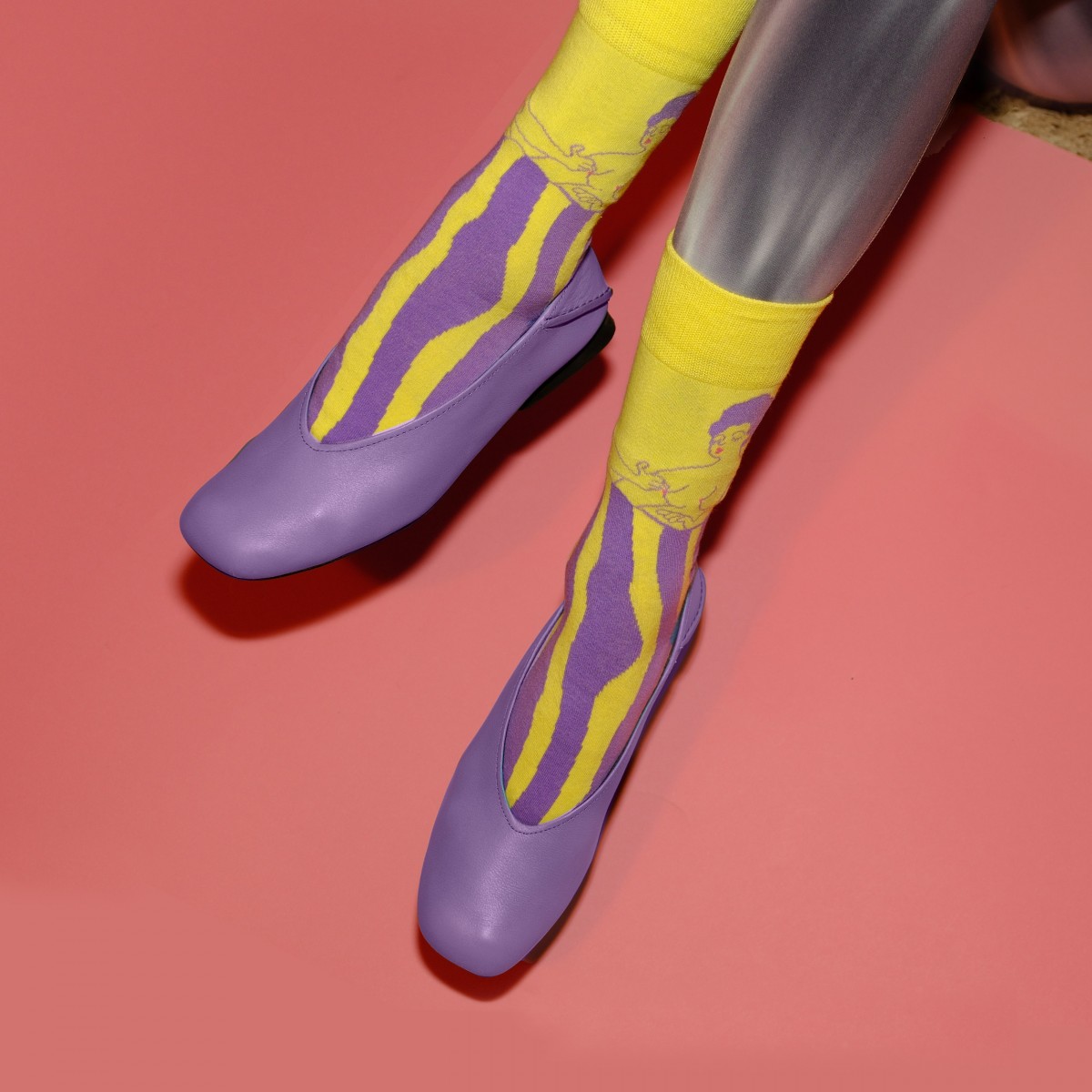 Zwei Mädchen lustige Socken von Offbeat