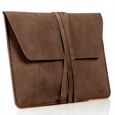 hecho. Hülle aus Pull-Up Leder für MacBook Air 13“ M1, M2 & Retina 2018-2022 | Handmade & Fair Fashion | „Pablo“