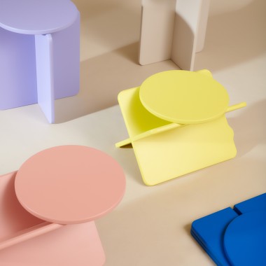 XO Hocker & Sidetable in Koralle von Studio Sonntag	