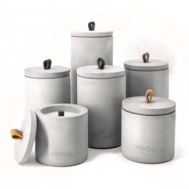 Nachfüllbares Beton-Indoor-Feuer “LIGHT M” – mit Ledergriff Farbe Cognac - Ideal Wachsreste verbrauchen