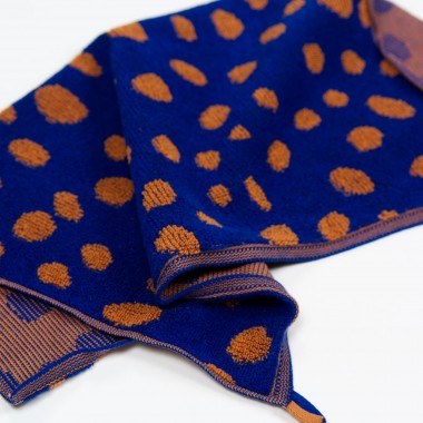 Towel.Studio | Pebbles Küchenhandtuch | Azure & Chestnut