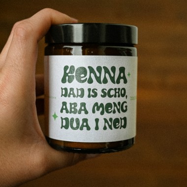 Kenna dad i scho, aber meng dua i ned  |  Bayerische Spruchkerze | 180ml Rapswachs Zedernholz 