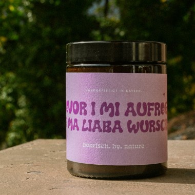 Bevor i mi aufreg, is ma liaba wurscht | Bayerische Duftkerze 180ml Rapswachs | Zedernholz